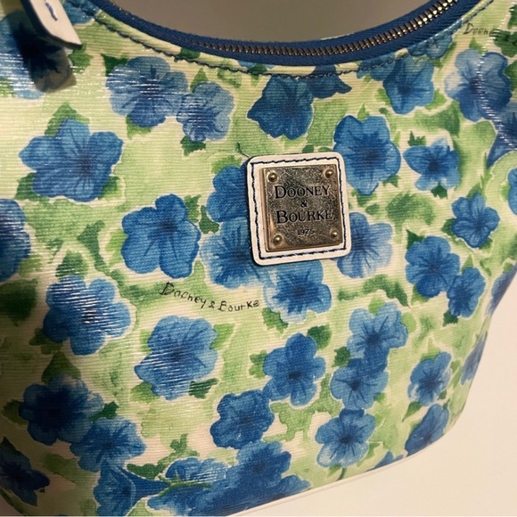 Dooney bag EUC unique pattern - Picture 13 of 13